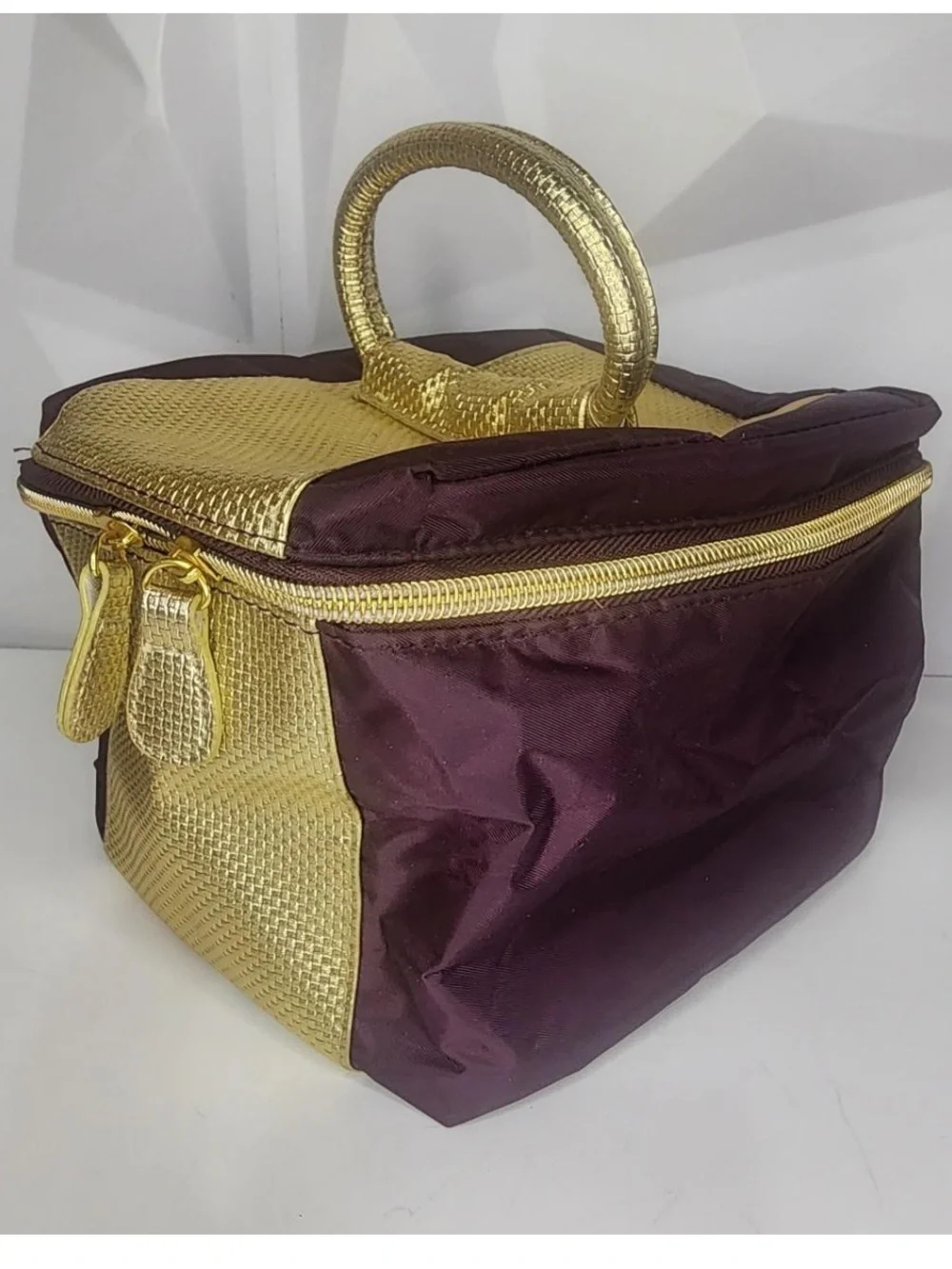 Avon Women’s Toiletry Makeup Travel Cosmetics Bag Gold Purple Case F3250741